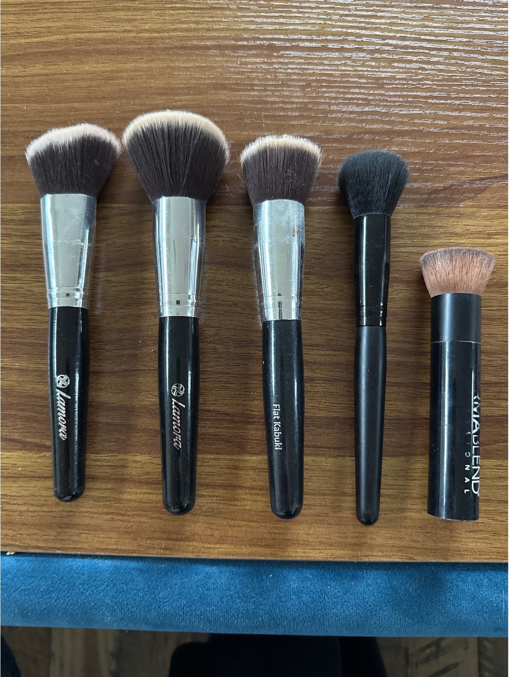 Lot of 5 makeup brushes